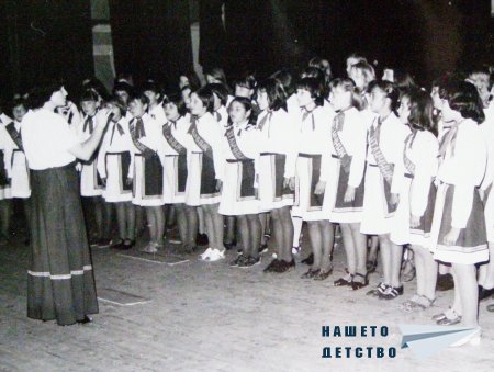 Фотоспомен: Песента на отличниците