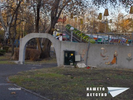 Стената на приказките
