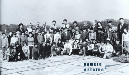 Фотоспомен: Децата и космонавтите