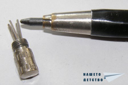 За гумичките, пергелите, флумастерите, кривките и острилките...