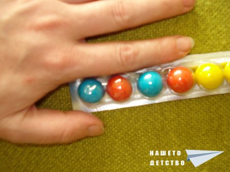 Дъвки, петлета, балони и всичко от една сергия