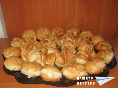 Вкусовете на моето детство - част I - зелник, курабийки, кекс, милинки, баклава, еклери-лебеди