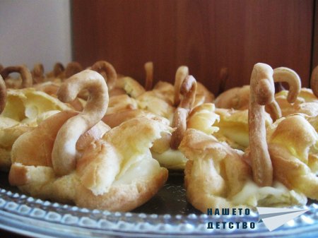Вкусовете на моето детство - част I - зелник, курабийки, кекс, милинки, баклава, еклери-лебеди