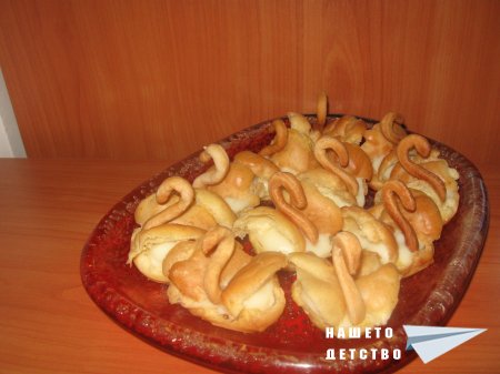 Вкусовете на моето детство - част I - зелник, курабийки, кекс, милинки, баклава, еклери-лебеди