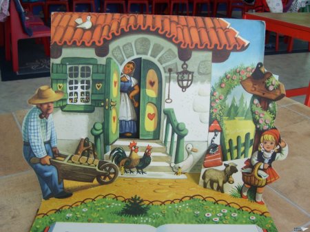 "Червената шапчица" (панорамна книжка 10)